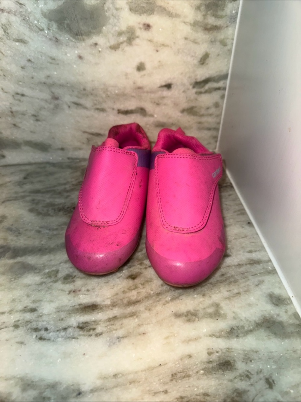 Girls' Slip-On Athletic Shoes in Bright Pink